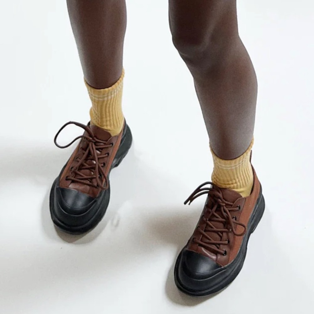 Lisa says gah MUTMA convo sneaker